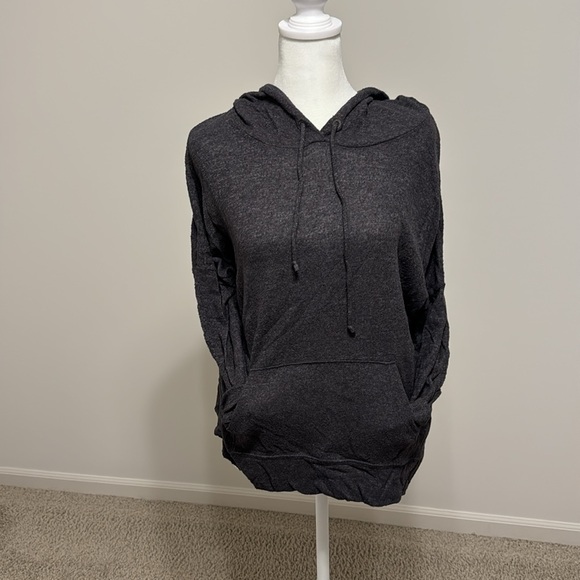 Tops - Soft and sexy hoodie